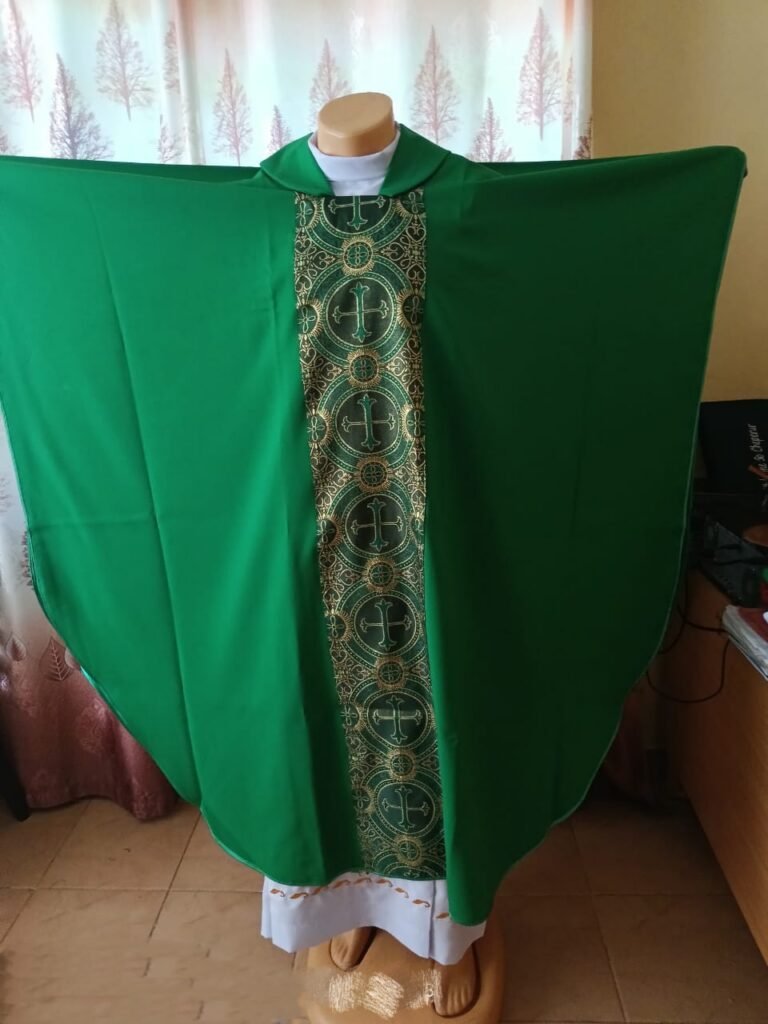 Green Catholic Priest Chasuble - Liturgical Vestment for Ordinary Time